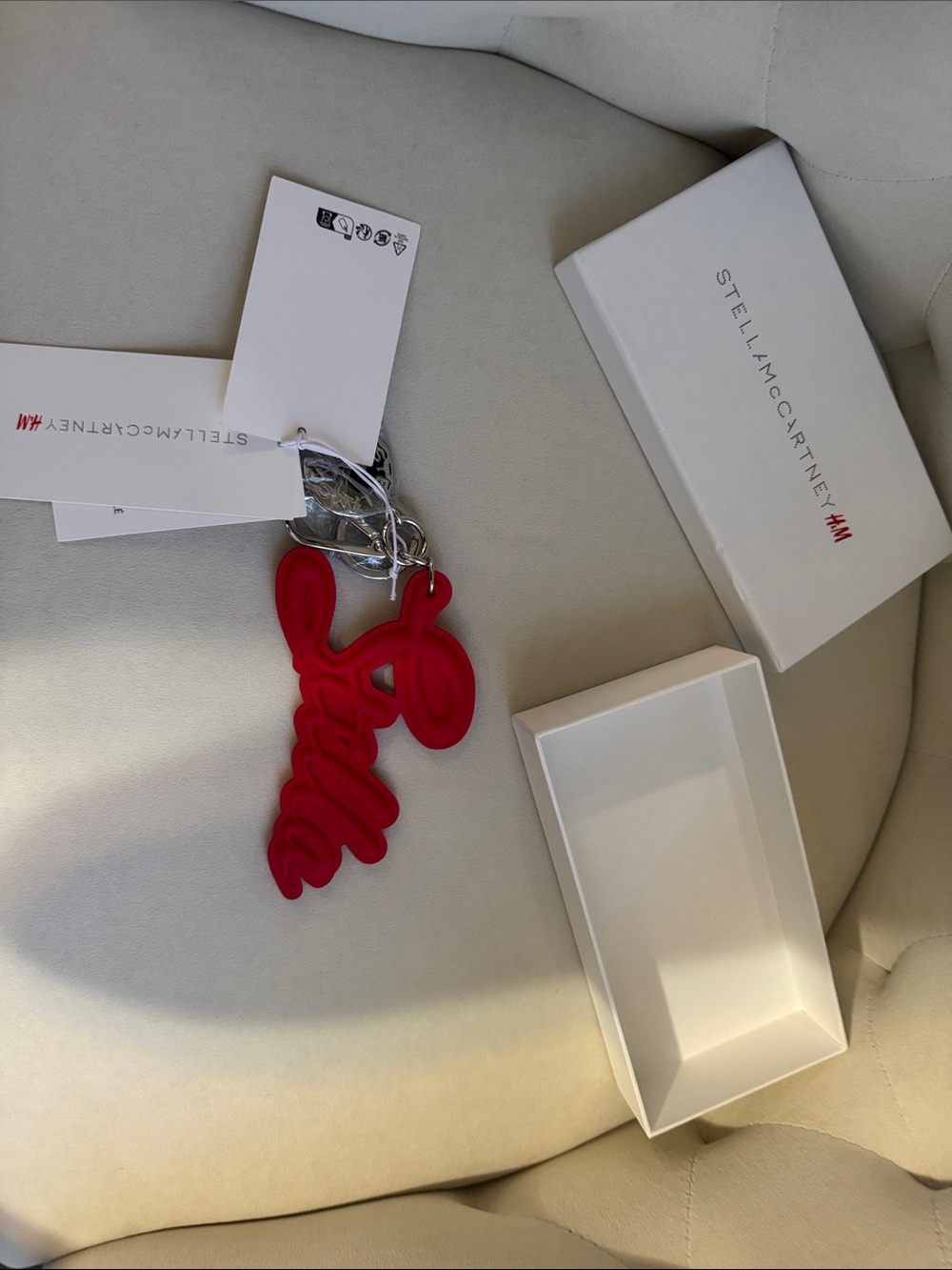 STELLA MCCARTNEY x H&M STELLA BAG CHARM - Picture 2 of 2